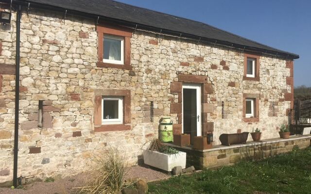 Cosy 2-bed Cottage With Garden Near Carlisle