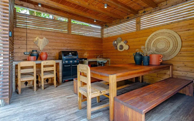 Chalet Twins (Chalet Twins)