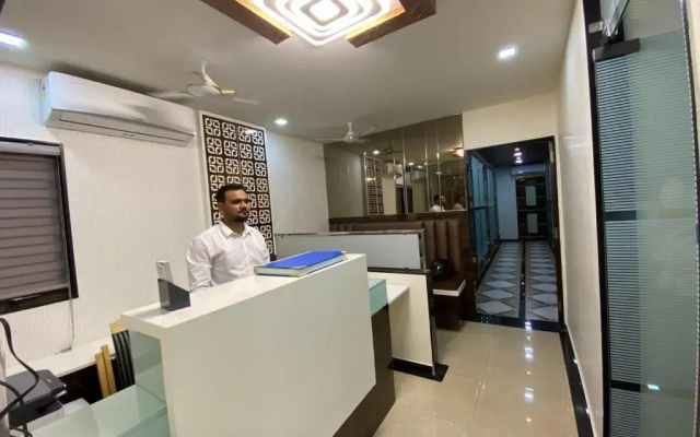 Hotel Divine