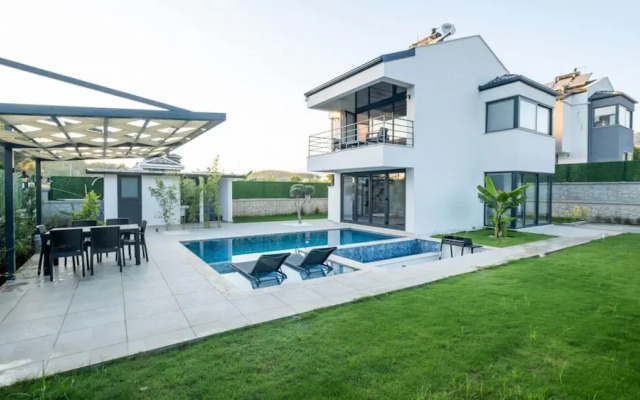 Marvelous Villa With Pool and Jacuzzi in Fethiye