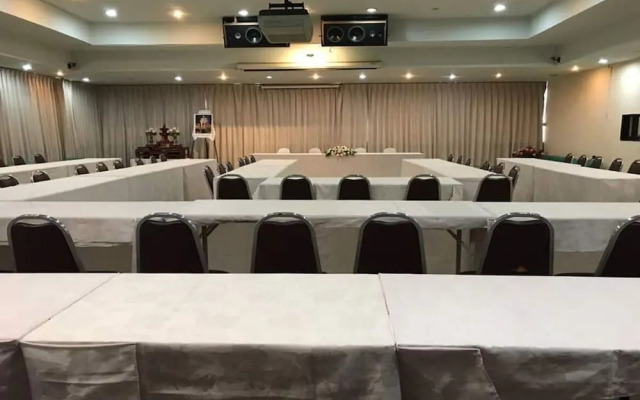 OYO 903 Madame Kim Hostel