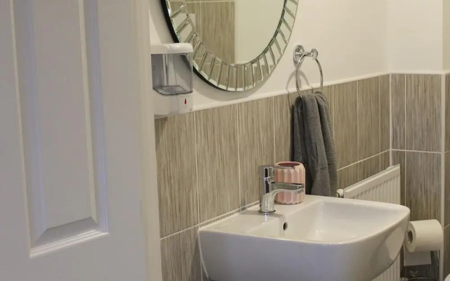 Beautiful 1-bed House in Peterborough