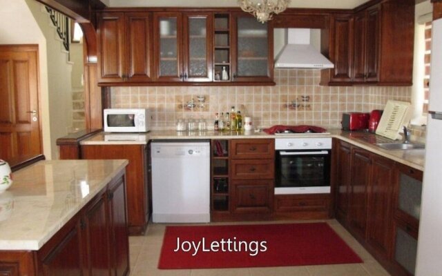 Villa FT11 by JoyLettings