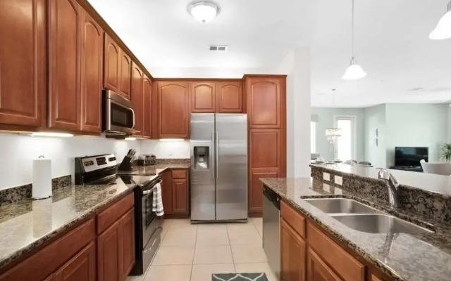 Luxury Oasis 3 Bedroom Condo by RedAwning