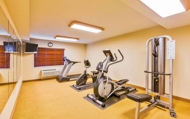 AmericInn by Wyndham Monmouth