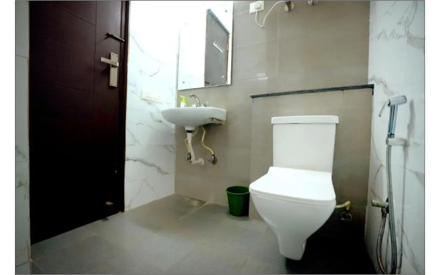 OYO Flagship 70002 Gupta Residency