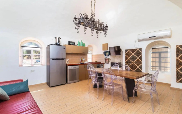 Private House 5 BDR In Mamilla up to 12 People !