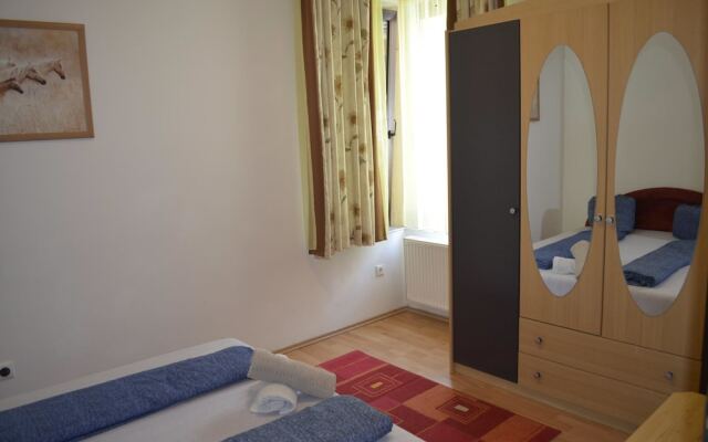 Bálint 2 apartman with outdoor pool