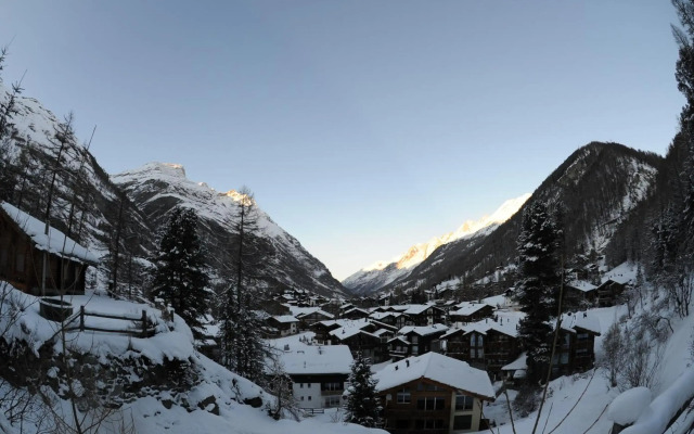 Emelie Zermatt 4****