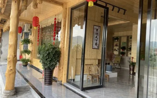 Linjiang Waterfall Viewing Inn