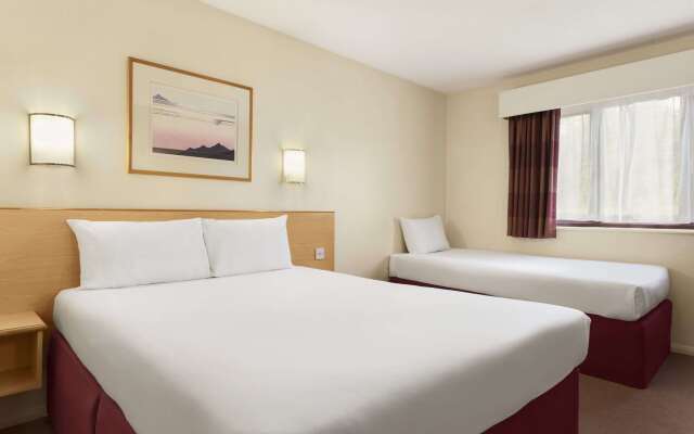 Days Inn by Wyndham Warwick South M40