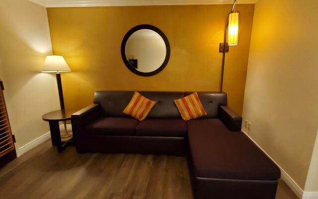 Buena Park Grand Hotel & Suites
