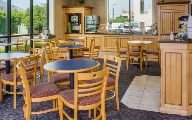 Econo Lodge Naval Station Norfolk