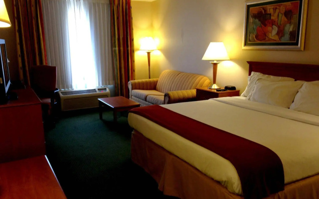 Holiday Inn Express Kansas City - at the Legends