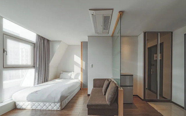 Brown Suites Hotel Sinchon Central