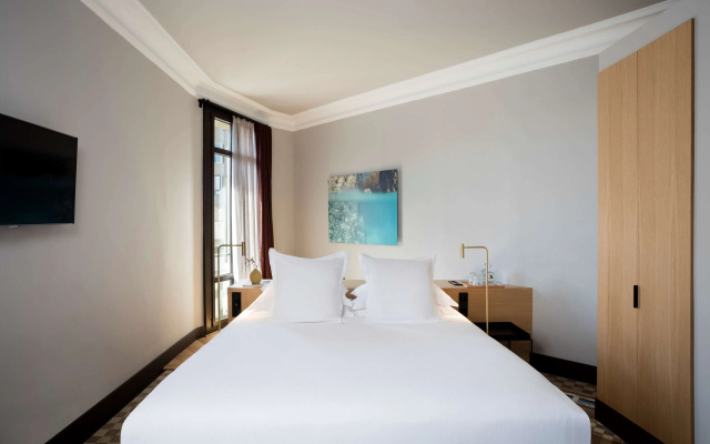Alexandra Barcelona Hotel, Curio Collection by Hilton