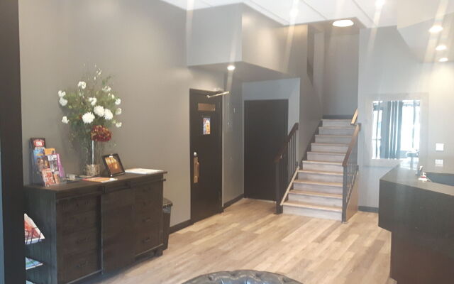 Commercial Hotel