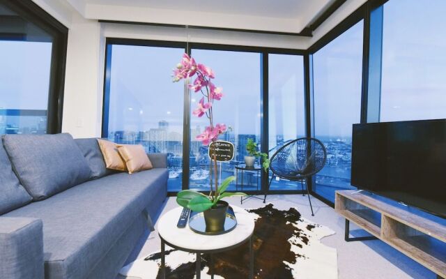 Hfn Riverside Docklands Apartment