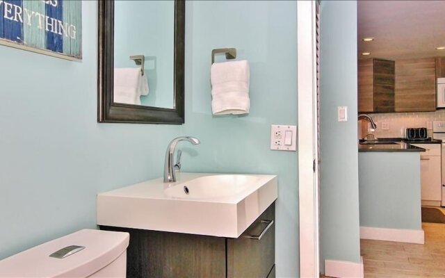 Hamilton 206 2 Br condo by RedAwning