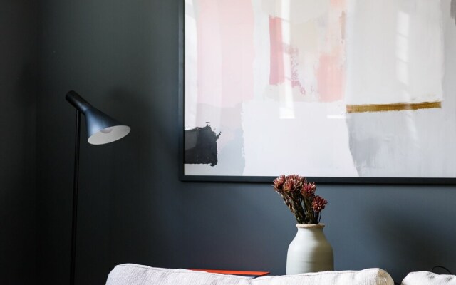 Bordeaux - Luxe LF Square Apts with Rooftop by Zencity