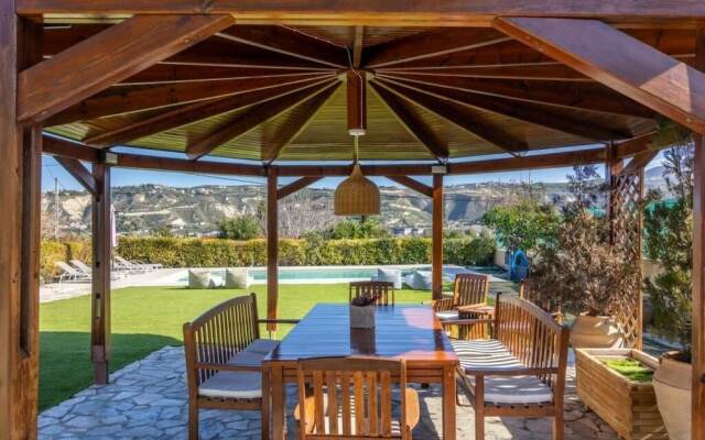 Luxury Garden Villa with Heated Pool