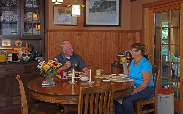 Poplar Creek Guesthouse Bed & Breakfast