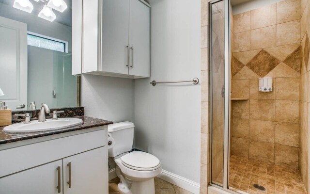 Gorgeous Oak Lawn Townhouse