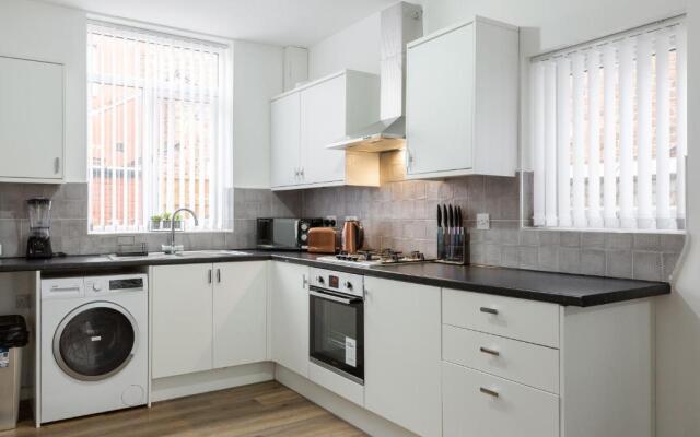 Clayton House - Spacious home near Etihad Stadium