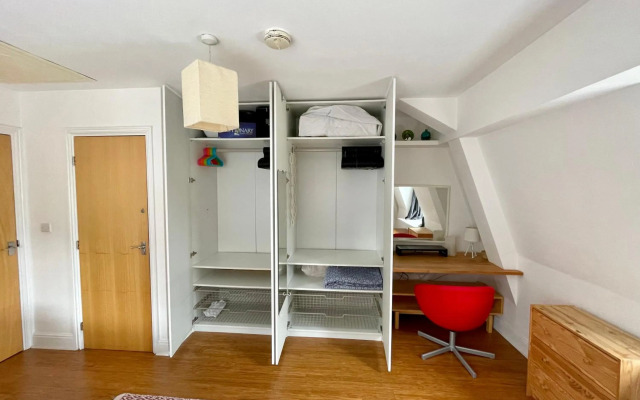 Bright 1 bed flat near Cabot Circus