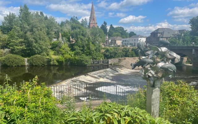 Central Apartment - Moderna