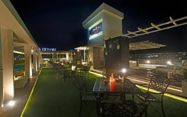 Xenious LN Courtyard Hotel