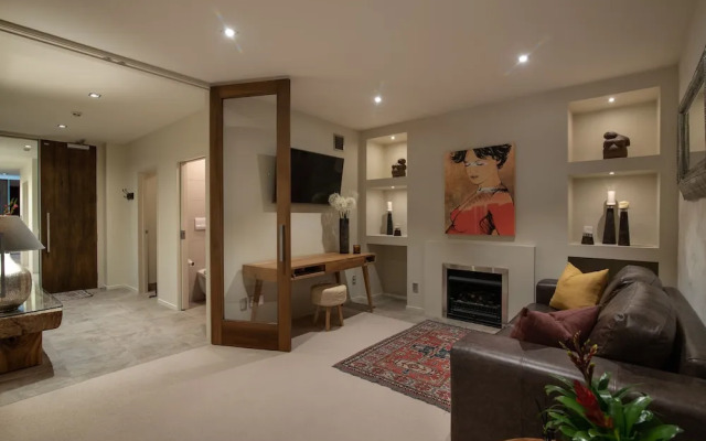 Ardmore Street Luxury Apartment