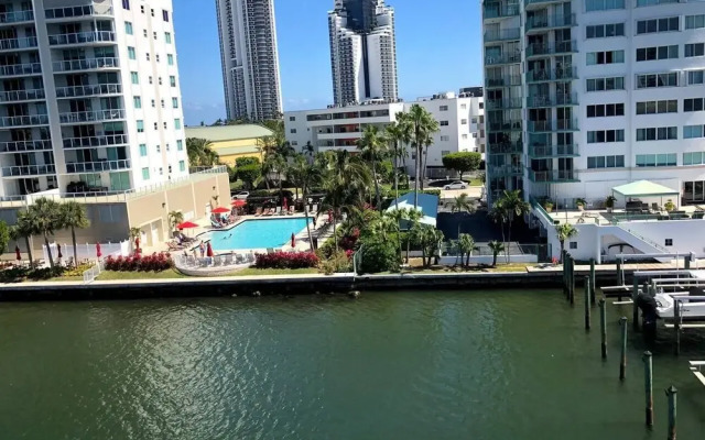 Marina Bay Club