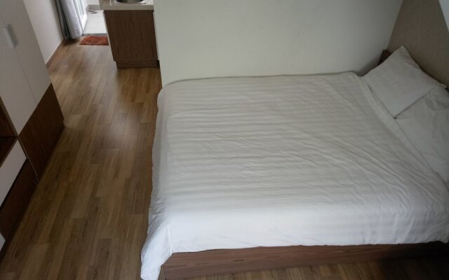 Spring Light Apartment