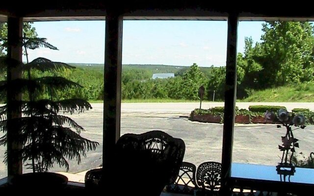 Lake Hills Motel