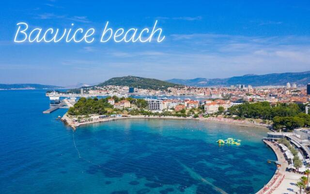Mini Palais - Beachfront, 5 min center, terrace