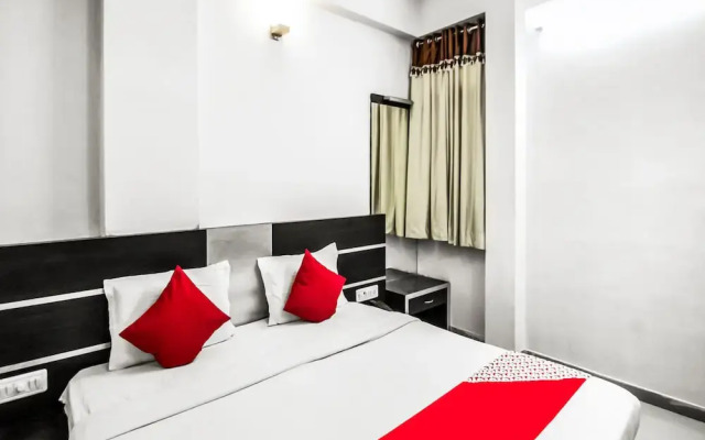 OYO 15650 Tourist Inn