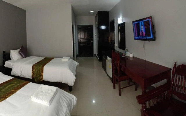 Submukdaphoomplace Hotel