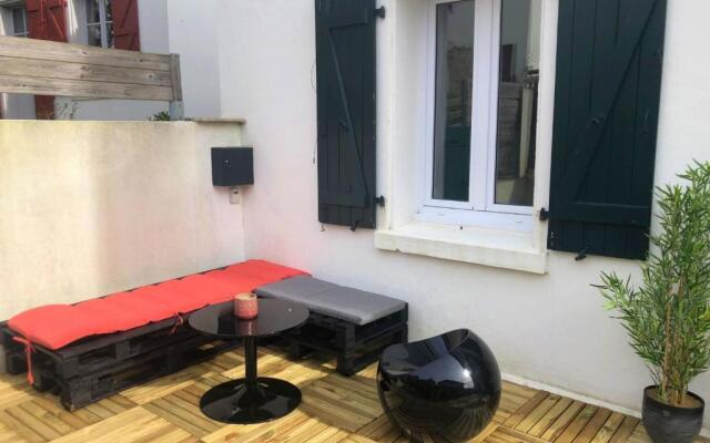 Charming Flat With Terrace 500m From The Beach