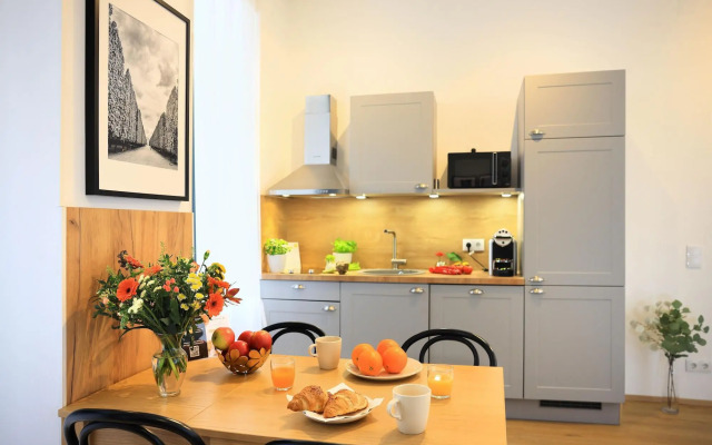 Jimmy's Apartments Dandelion