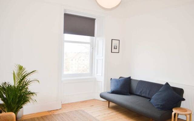 Modern 1 Bedroom Flat In the Heart of Edinburgh