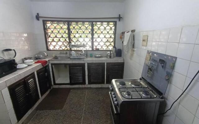 Kivulini House Diani 5 bedroom with pool