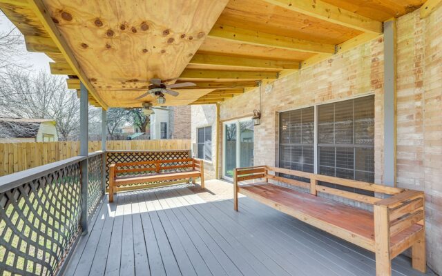 Austin Home w/ Deck - 9 Mi to Zilker Park!