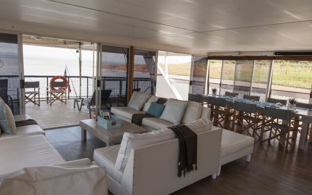 Shayamanzi Houseboats