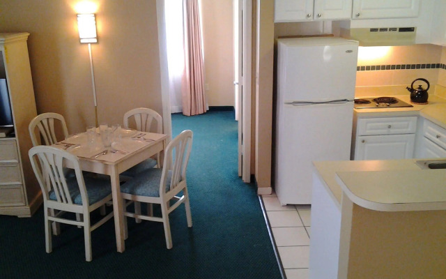 Kitchenette Condos Universal by Amerom