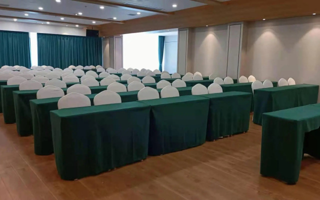 Yijia Lijing Hotel(怡家丽景酒店（遂宁中央商务区步行街店）)