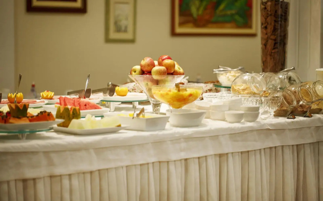 Eston Hotel