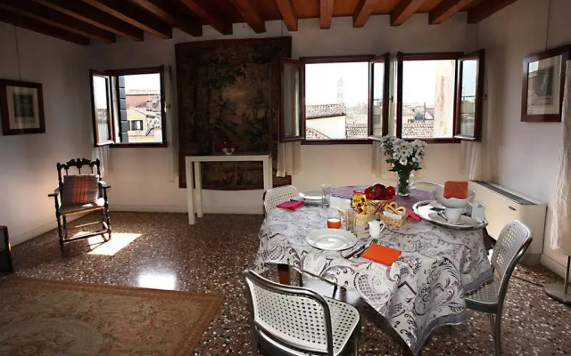 Palazzo Contarini Della Porta Di Ferro