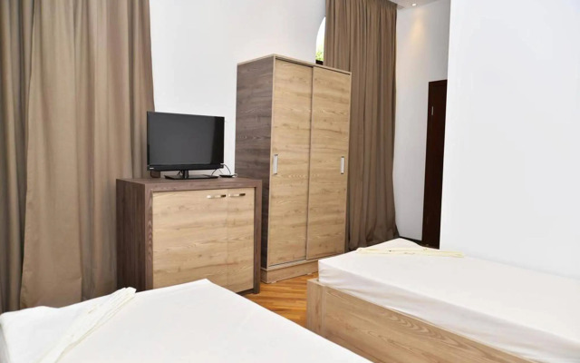 City Hotel By Picnic