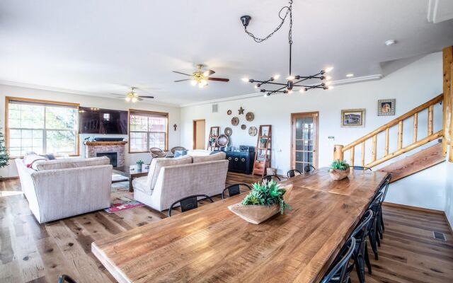 Pet Friendly Large Great Mountain Gathering